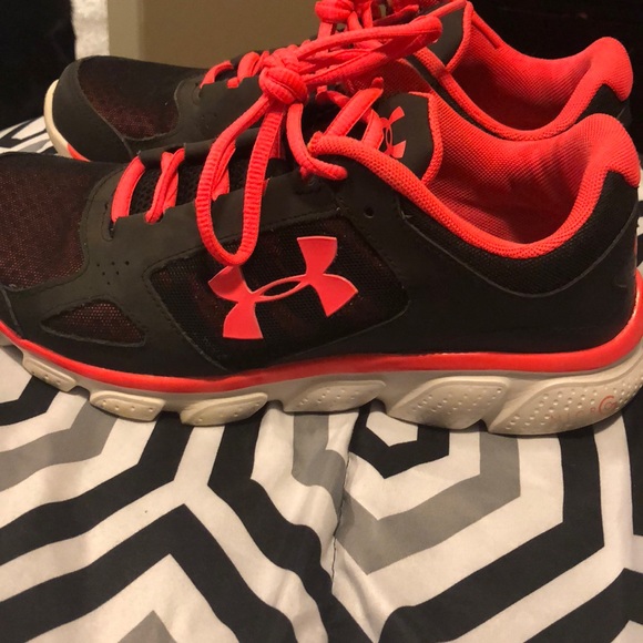 Under armour tennis shoes - Picture 1 of 2